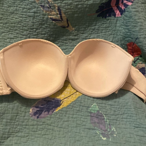 Victoria’s Secret strapless bra - Picture 2 of 4